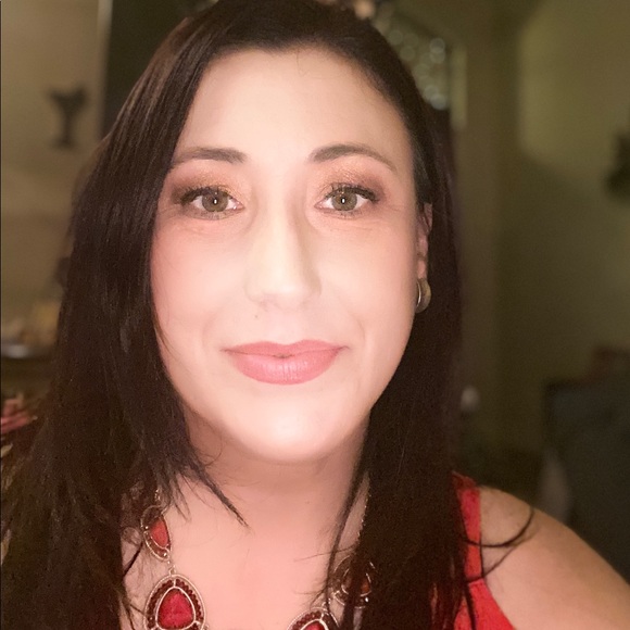 Meet your Posher, Breeanne - Picture 2 of 2